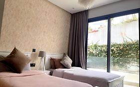 2 Bedrooms With Huge Terrace Access To The Pool